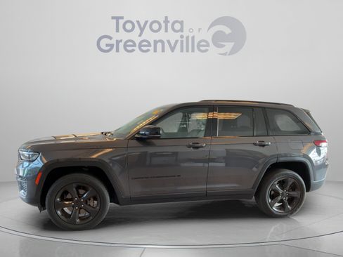 Used 2023 Jeep Grand Cherokee Altitude RWD image 2