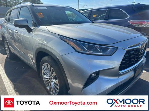 Used 2023 Toyota Highlander Platinum image 1