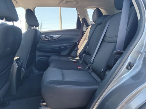 Used 2019 Nissan Rogue SV image 11