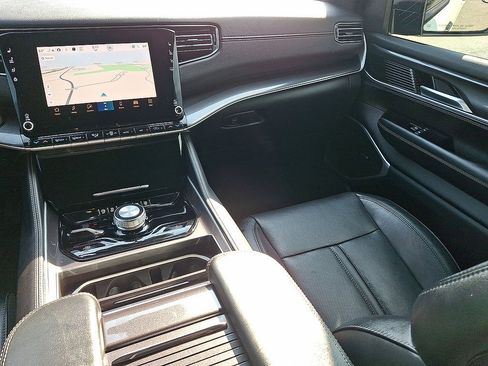 Certified 2023 Jeep Wagoneer 4WD image 11