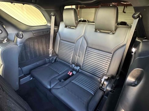 Used 2021 Land Rover Discovery S R-Dynamic image 31