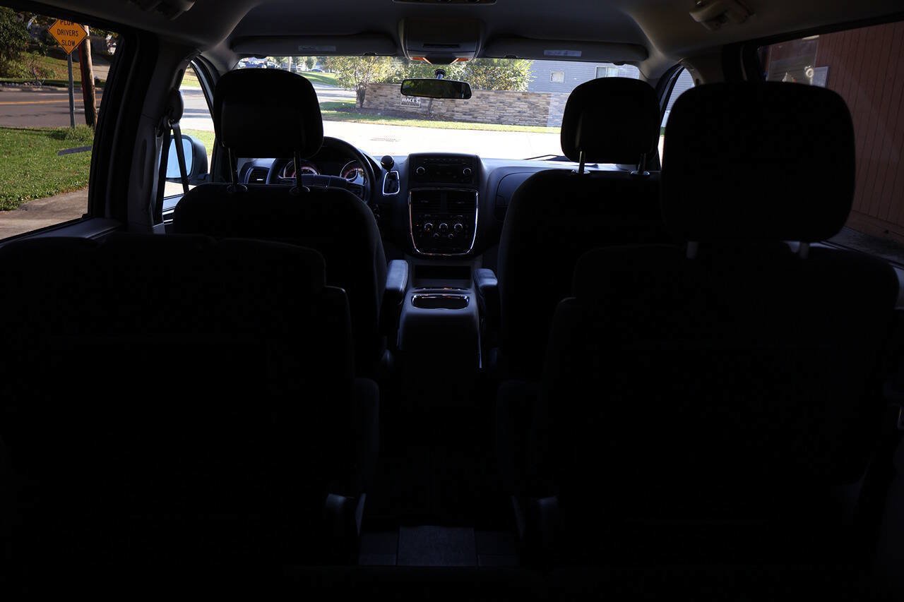 Used 2014 Dodge Grand Caravan SXT FWD image 17