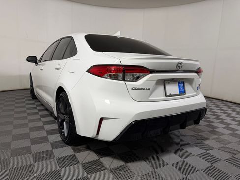 Used 2024 Toyota Corolla SE w/ SE Premium Package FWD image 2