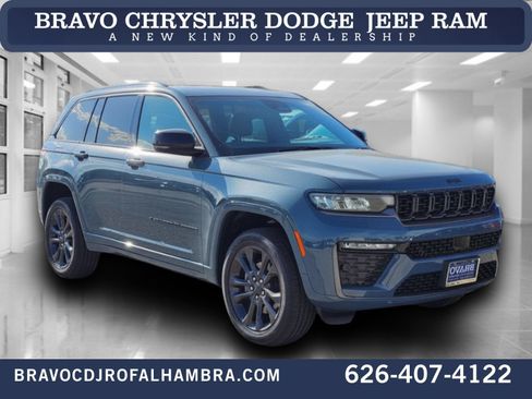 New 2026 Jeep Grand Cherokee Limited AWD/4WD image 1