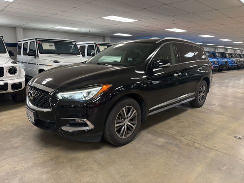Used 2019 INFINITI QX60 Luxe w/ Essential Package image 2