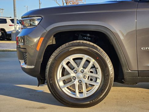 New 2025 Jeep Grand Cherokee L Laredo image 11
