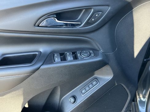 Used 2018 Chevrolet Equinox Premier image 30