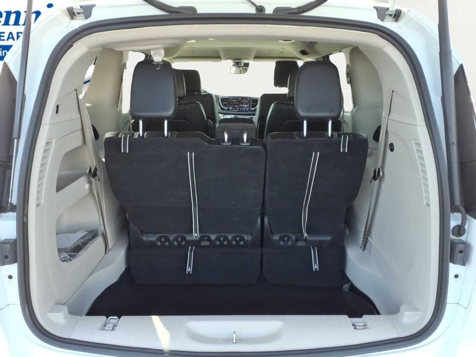 Used 2023 Chrysler Pacifica Touring-L FWD image 24