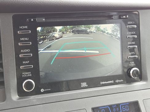 Used 2019 Toyota Sienna SE w/ SE Preferred Package AWD/4WD image 11
