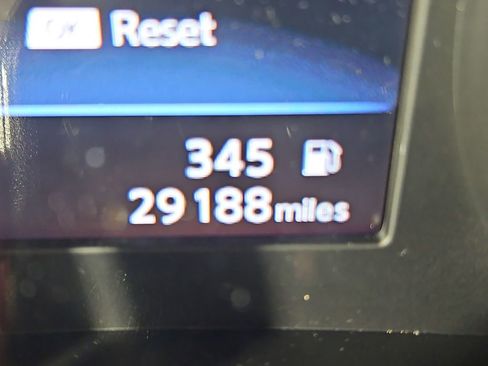 Used 2018 Nissan Rogue SV AWD/4WD image 16