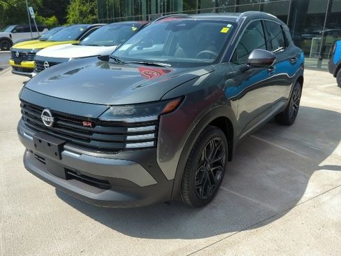 New 2025 Nissan Kicks SR w/ SR Premium Package image 5