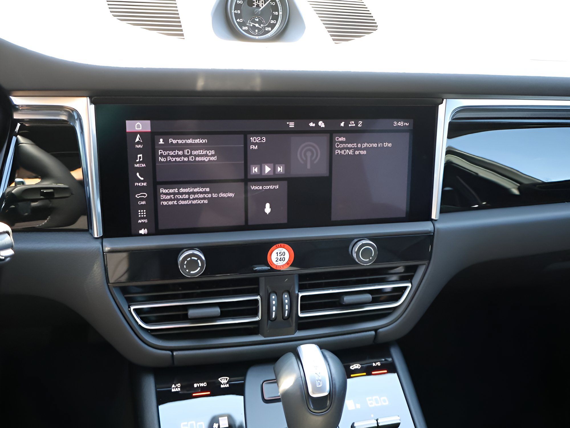 Certified 2026 Porsche Macan AWD/4WD image 23
