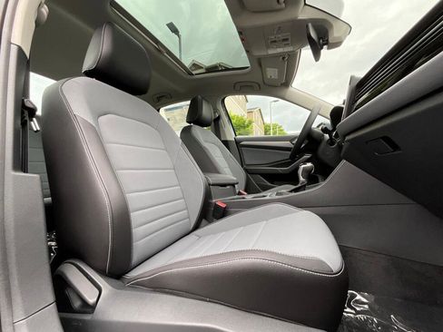 New 2026 Volkswagen Jetta SE FWD image 12