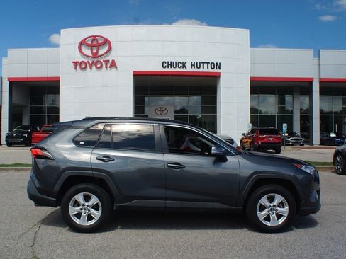 Used 2021 Toyota RAV4 XLE FWD image 1