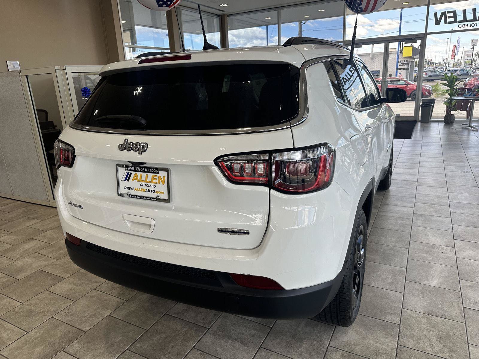 Used 2023 Jeep Compass Latitude AWD/4WD image 10