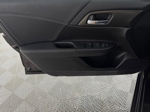 Used 2016 Honda Accord Sport image 9