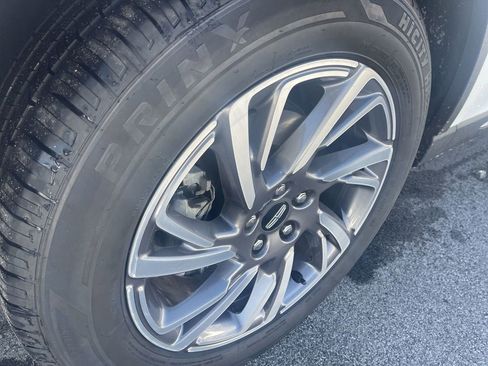 Used 2023 Lincoln Corsair Standard image 2