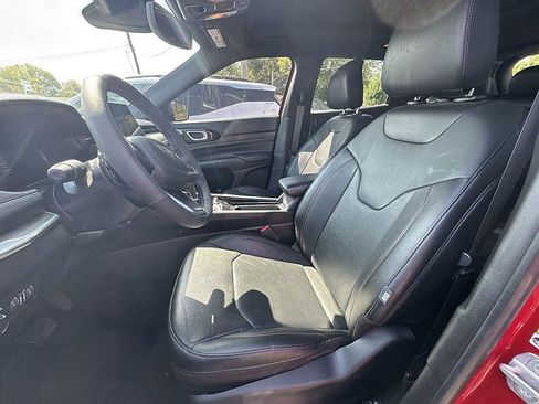 Used 2024 Jeep Compass Limited image 11