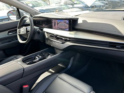 Used 2025 Nissan Murano SL AWD/4WD image 14