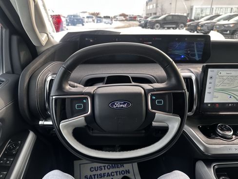 Certified 2025 Ford Expedition Platinum image 9