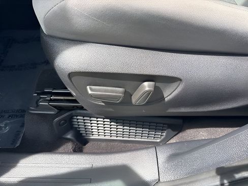 Used 2025 Toyota Sienna LE image 10