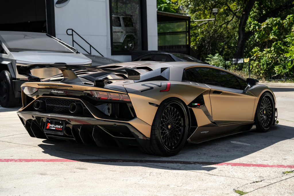 Used 2020 Lamborghini Aventador SVJ AWD/4WD image 9