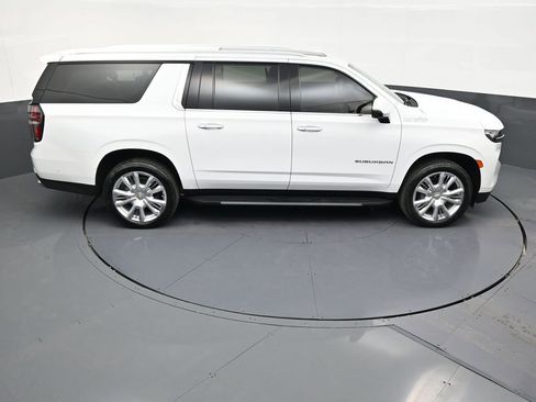 Used 2024 Chevrolet Suburban High Country w/ Advanced Technology Package RWD image 17
