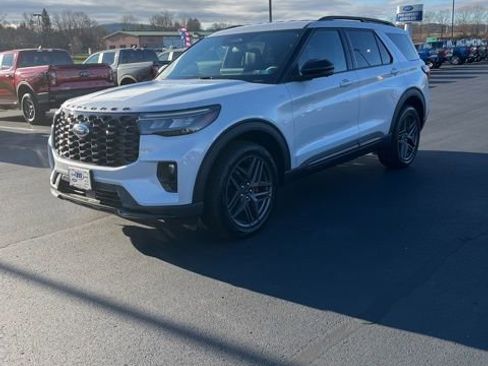New 2026 Ford Explorer ST-Line w/ ST-Line Street Pack AWD/4WD image 1