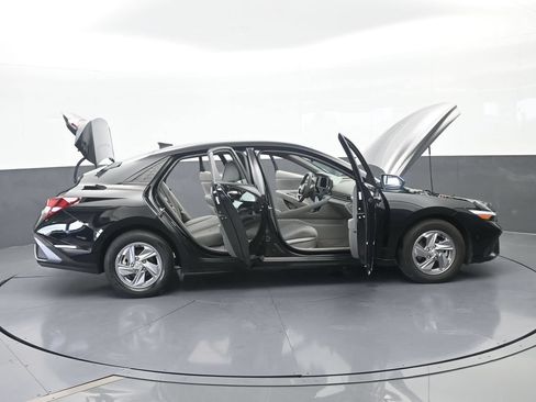 Used 2024 Hyundai Elantra SE FWD image 58