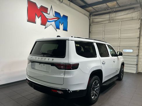 Used 2024 Jeep Wagoneer 4WD w/ Premium Group I image 3