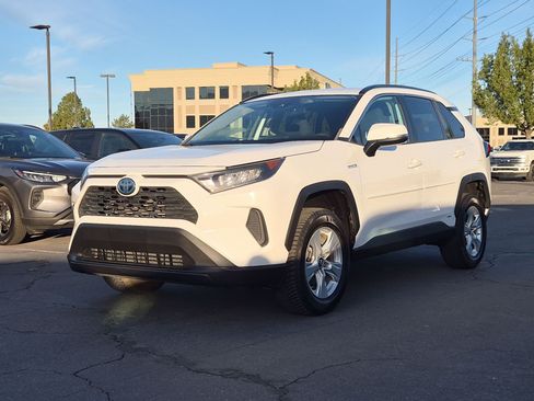 Used 2019 Toyota RAV4 LE w/ Carpet Mat Package AWD/4WD image 10