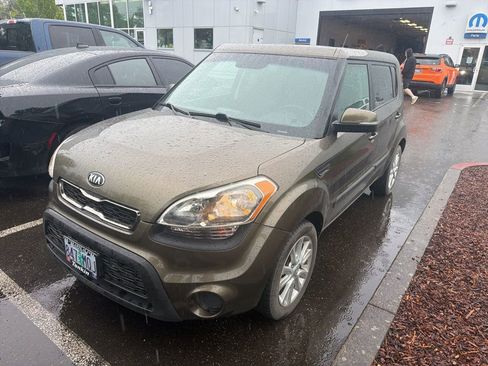 Used 2013 Kia Soul + FWD image 3