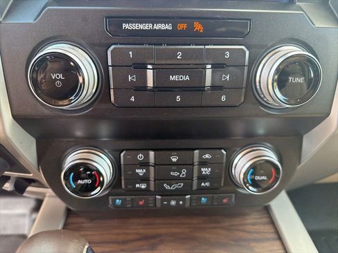 Certified 2019 Ford F150 Lariat w/ Equipment Group 502A Luxury AWD/4WD image 29