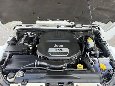 Used 2013 Jeep Wrangler Unlimited Sahara w/ Connectivity Group AWD/4WD image 27