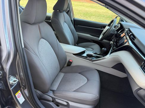 Used 2018 Toyota Camry LE image 20