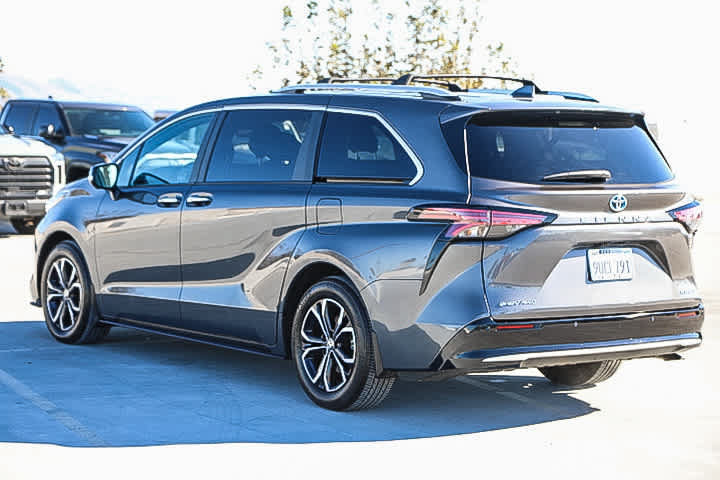 Used 2025 Toyota Sienna Platinum AWD/4WD image 7