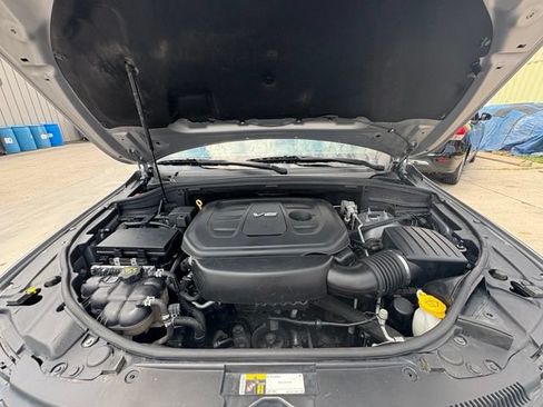 Used 2018 Jeep Grand Cherokee Laredo AWD/4WD image 9