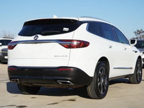Used 2019 Buick Enclave Essence w/ LPO, Sport Appearance Package image 9
