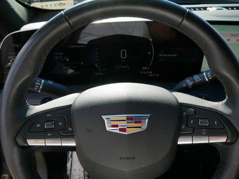 Used 2025 Cadillac XT4 Premium Luxury image 25