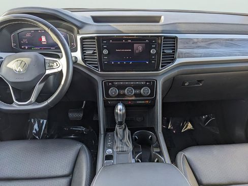 Certified 2022 Volkswagen Atlas Cross Sport SE w/ Panoramic Sunroof Package FWD image 15