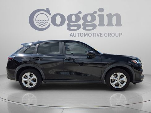 Used 2023 Honda HR-V LX image 7