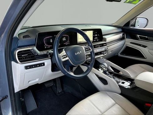 Used 2024 Kia Telluride EX w/ EX Captain's Chair Package AWD/4WD image 20