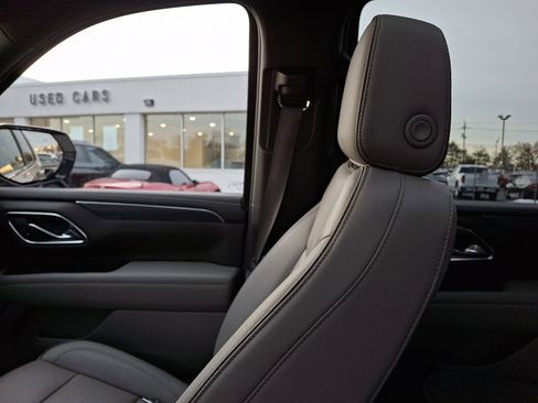 Certified 2023 GMC Yukon SLT w/ SLT Luxury Package image 17