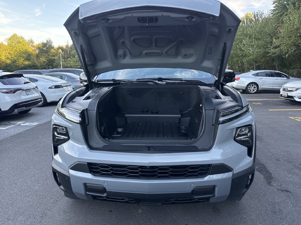 Used 2026 Chevrolet Silverado EV LT AWD/4WD image 17