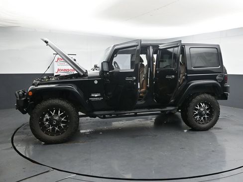Used 2013 Jeep Wrangler Unlimited Sahara w/ Connectivity Group AWD/4WD image 39