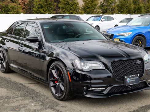 Used 2023 Chrysler 300 C image 9