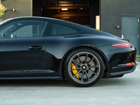 Used 2019 Porsche 911 GT3 image 24