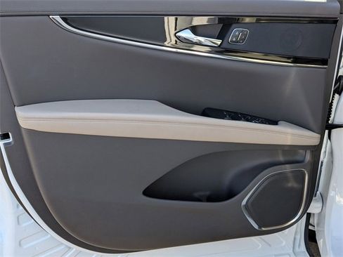 Certified 2023 Lincoln Nautilus Reserve image 14