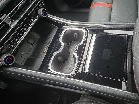 Used 2024 Chevrolet Traverse RS image 25