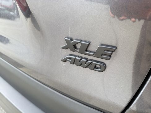 Used 2022 Toyota RAV4 XLE w/ Convenience Package image 8